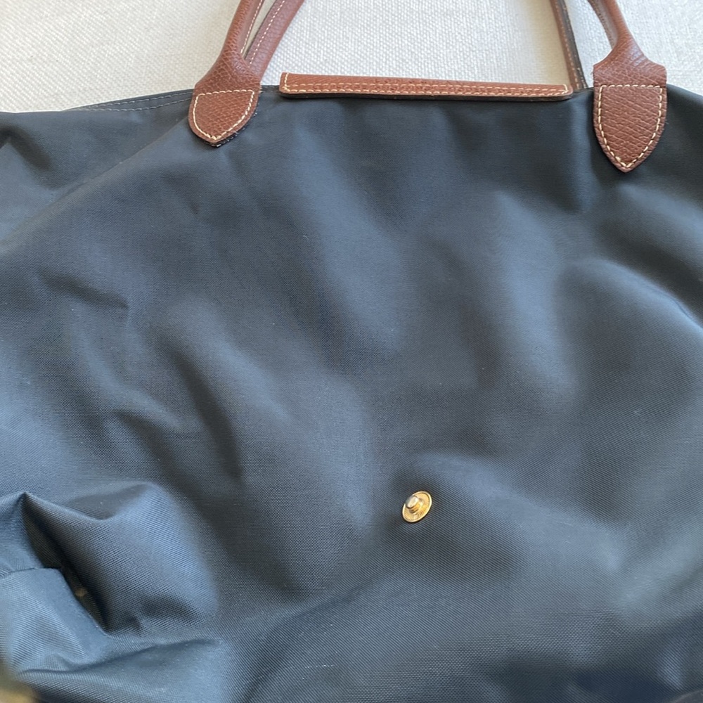 EUC Black Longchamp medium size purse great condition - Picture 2 of 6